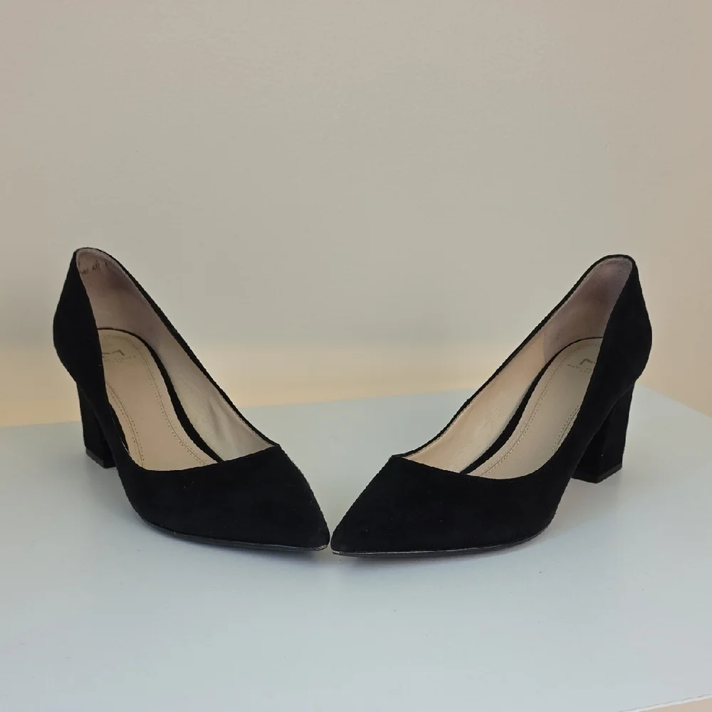 Marc Fisher Black Suede Heels.  Size 7 1/2 - Picture 5 of 12